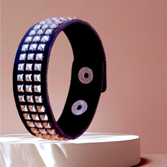 Silver-Studded Leather Wristband l Unisex l 8 1/2” l New - Picture 5 of 5
